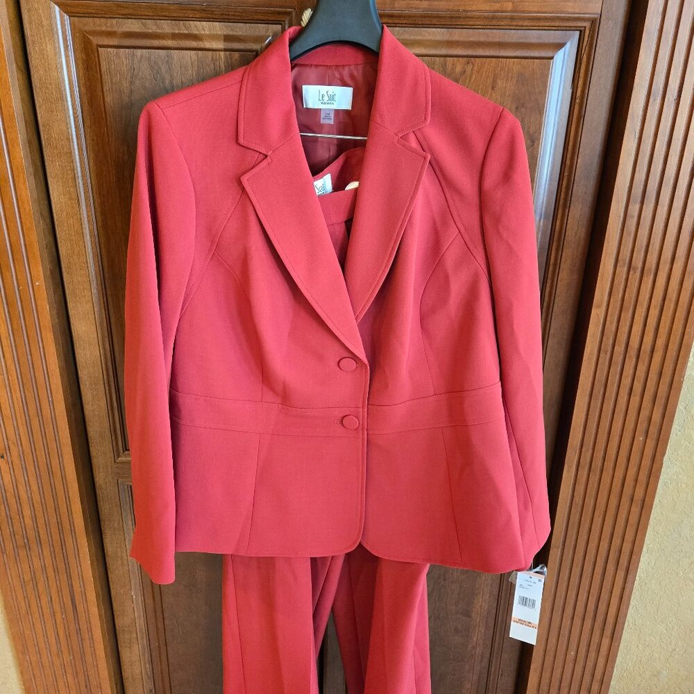 Le Suit Pant Suit- New with tags